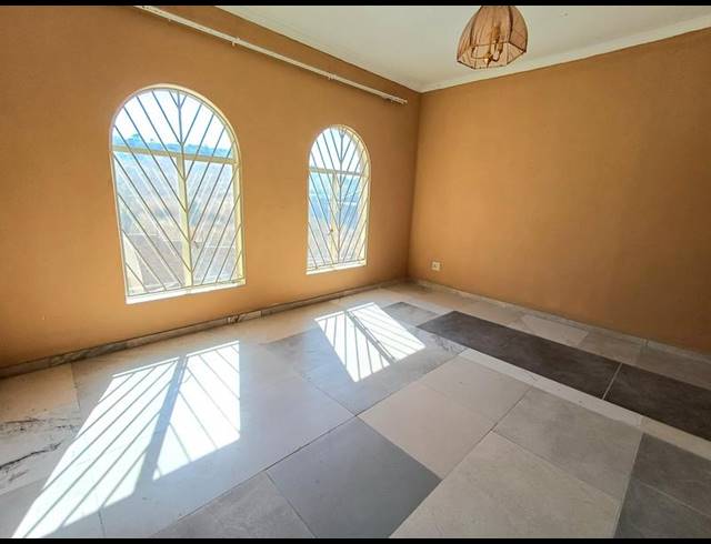 11 BEDROOM APARTMENT FOR SALE IN LAUDIUM